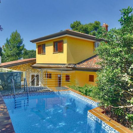 Amazing home in Buje with 3 Bedrooms, WiFi&Outdoor swimming pool Buitenkant foto