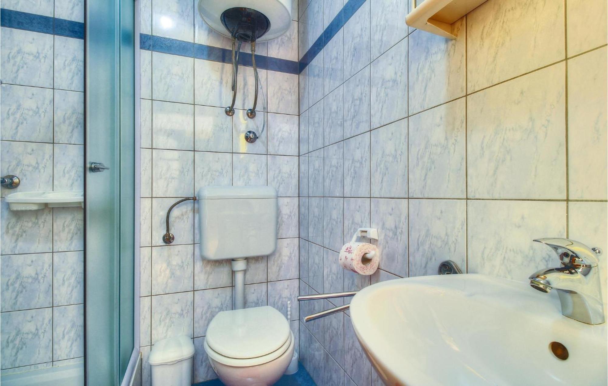 Amazing home in Buje with 3 Bedrooms, WiFi&Outdoor swimming pool Buitenkant foto