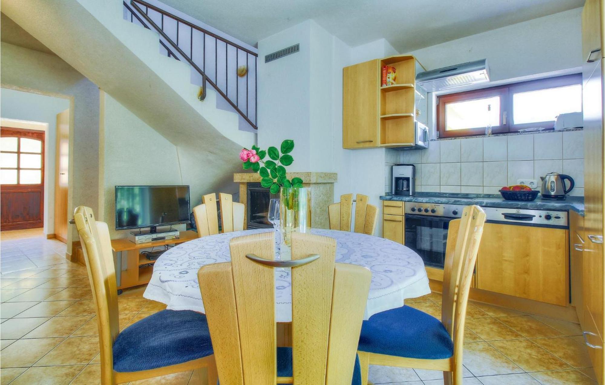Amazing home in Buje with 3 Bedrooms, WiFi&Outdoor swimming pool Buitenkant foto