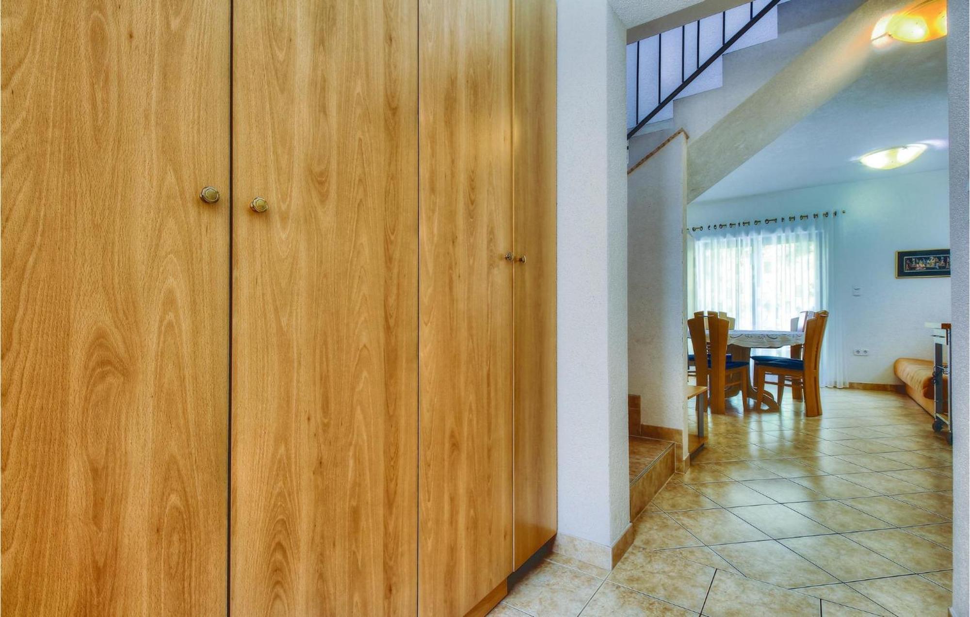 Amazing home in Buje with 3 Bedrooms, WiFi&Outdoor swimming pool Buitenkant foto