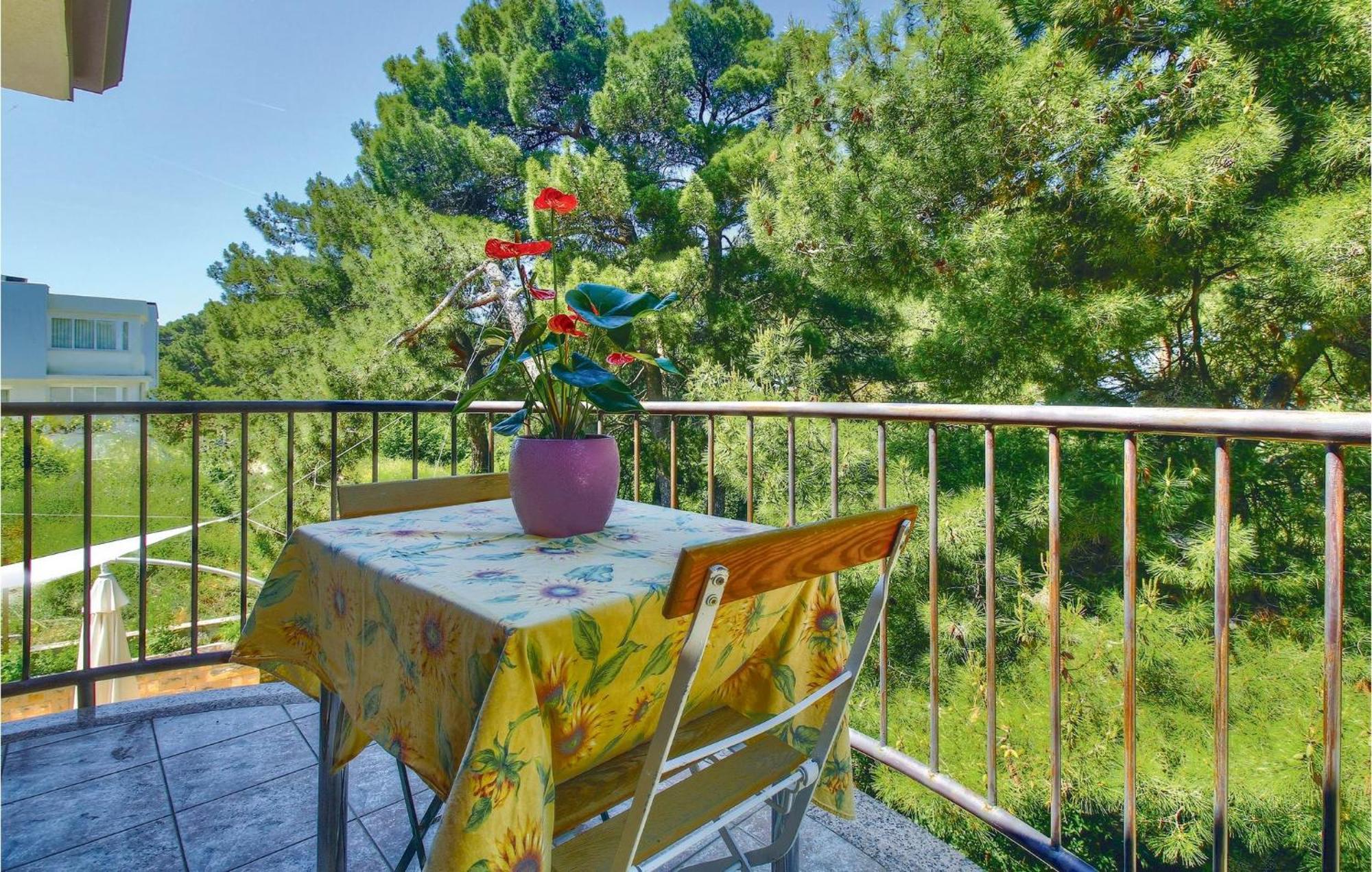 Amazing home in Buje with 3 Bedrooms, WiFi&Outdoor swimming pool Buitenkant foto