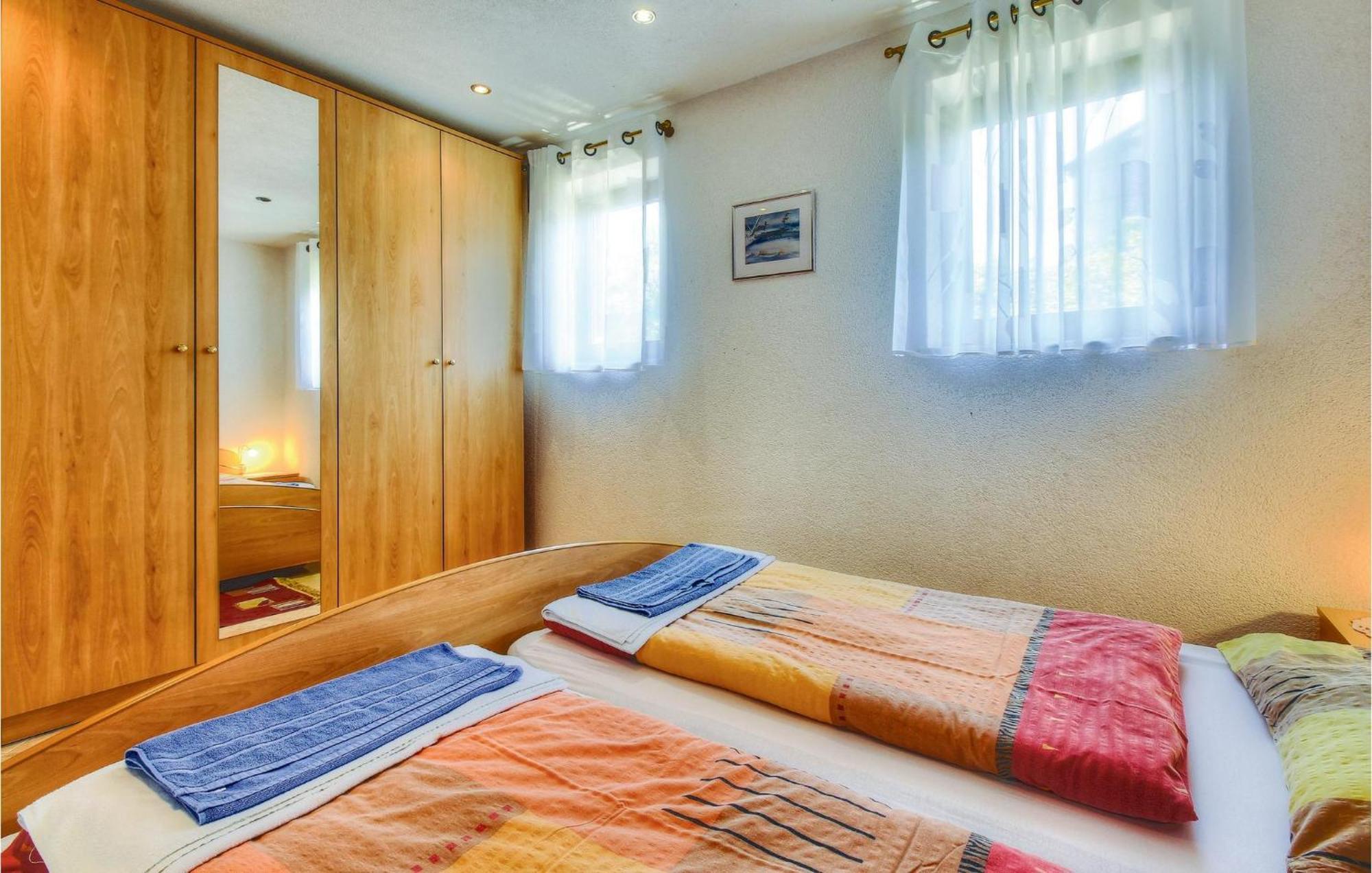 Amazing home in Buje with 3 Bedrooms, WiFi&Outdoor swimming pool Buitenkant foto